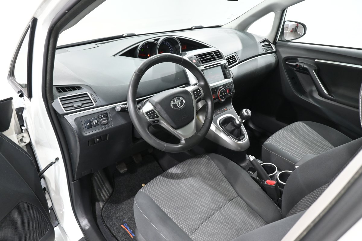 Foto Toyota Verso 9