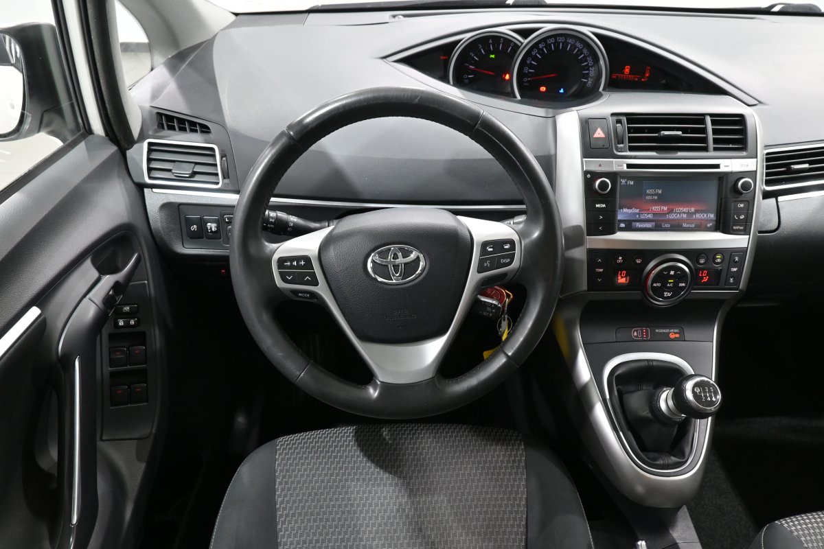 Foto Toyota Verso 18