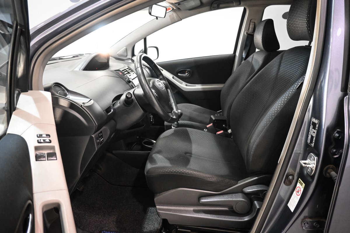 Foto Toyota Yaris 11