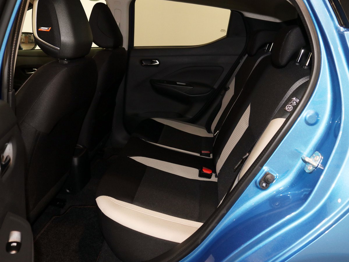 Foto Nissan Micra 15