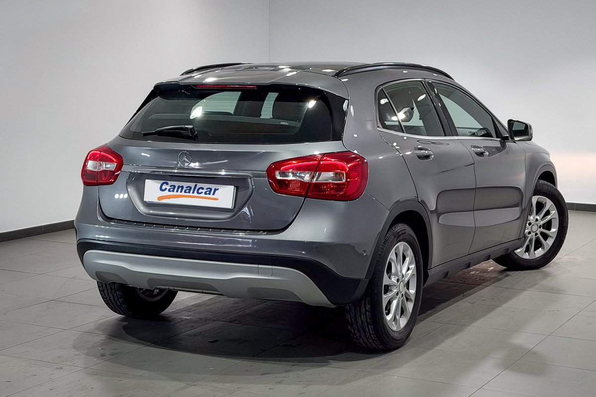 Foto Mercedes-Benz GLA 4