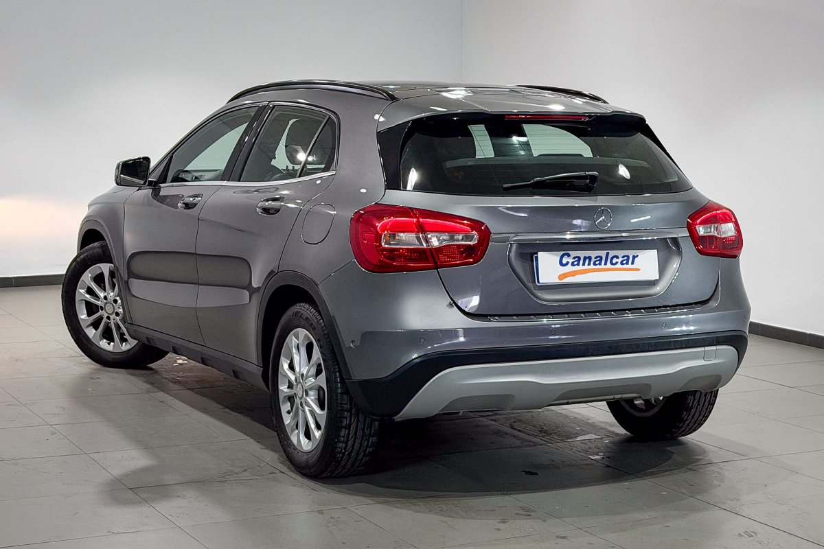 Foto Mercedes-Benz GLA 6