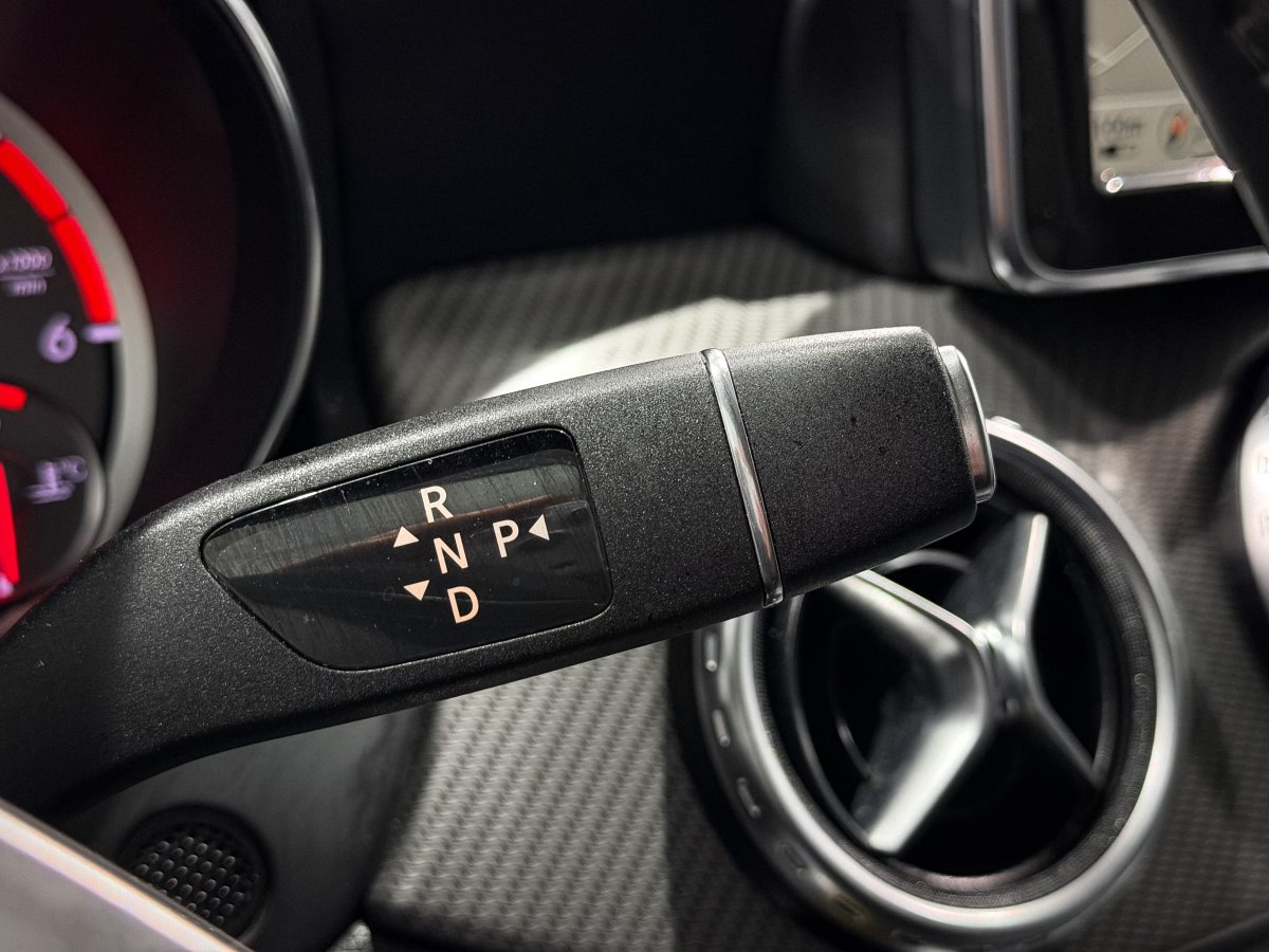 Foto Mercedes-Benz GLA 27