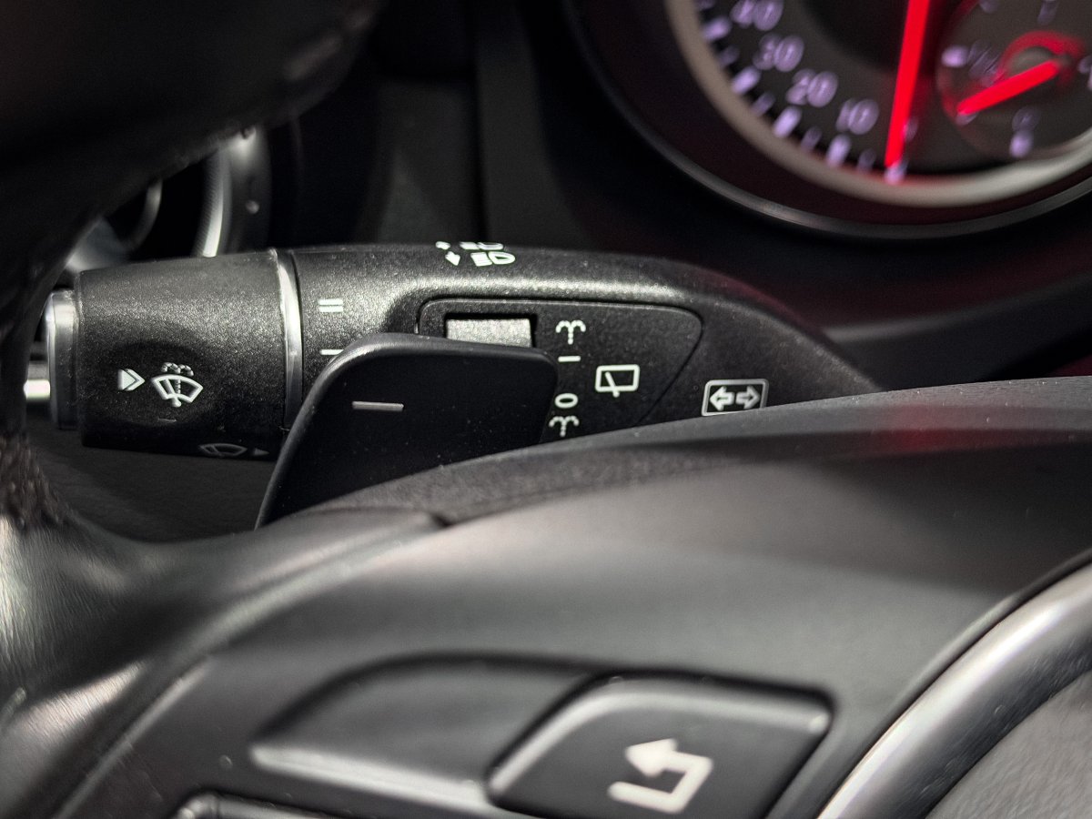 Foto Mercedes-Benz GLA 23