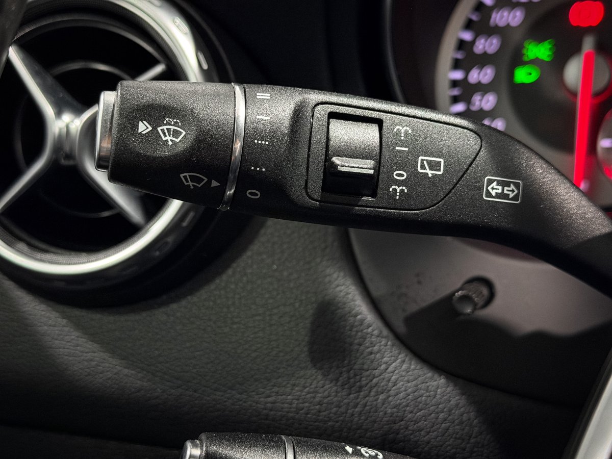 Foto Mercedes-Benz GLA 25