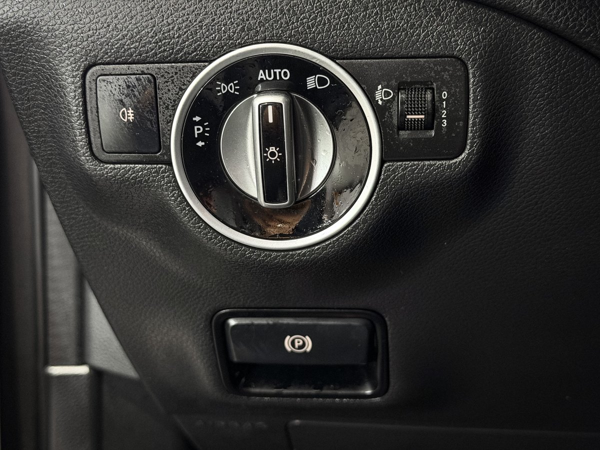 Foto Mercedes-Benz GLA 29