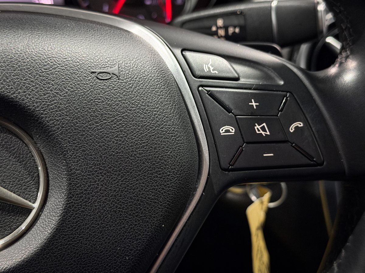 Foto Mercedes-Benz GLA 22