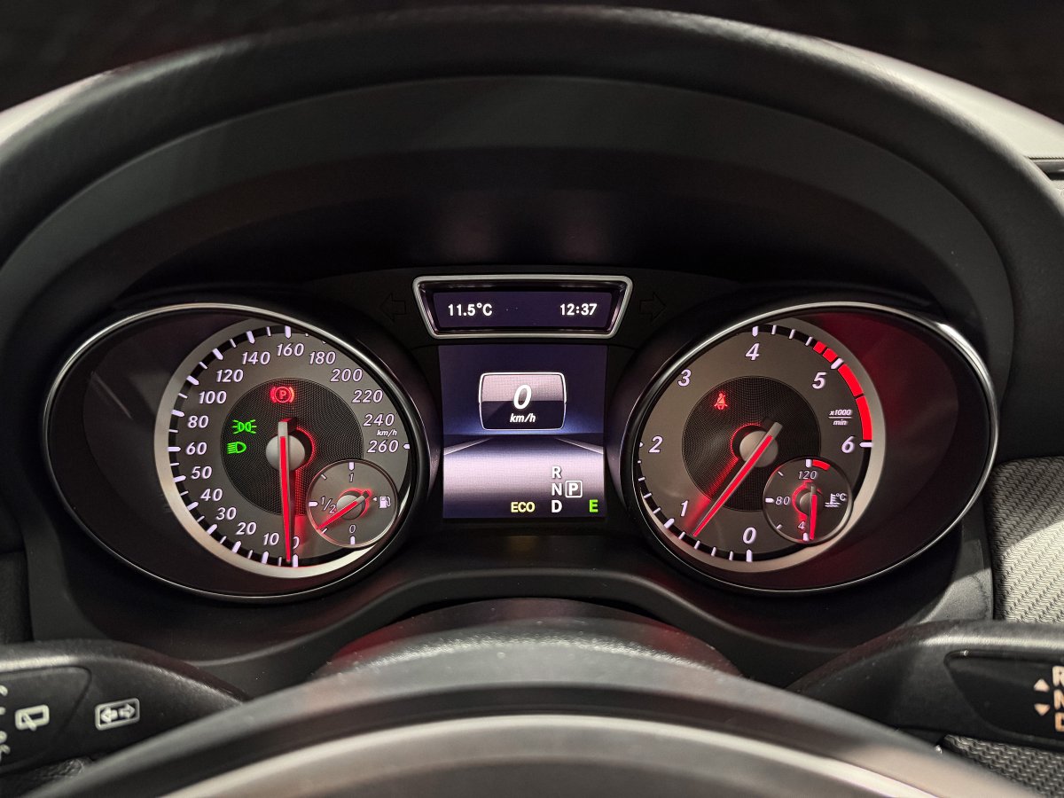 Foto Mercedes-Benz GLA 14