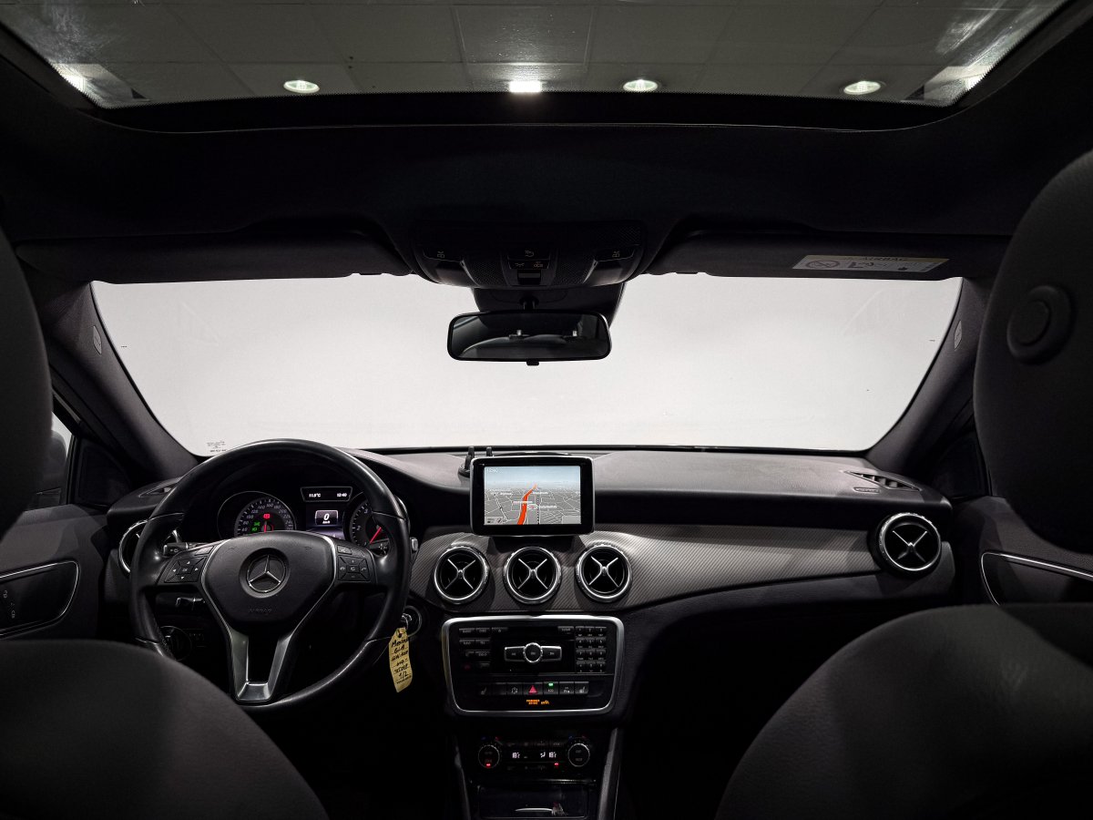 Foto Mercedes-Benz GLA 28