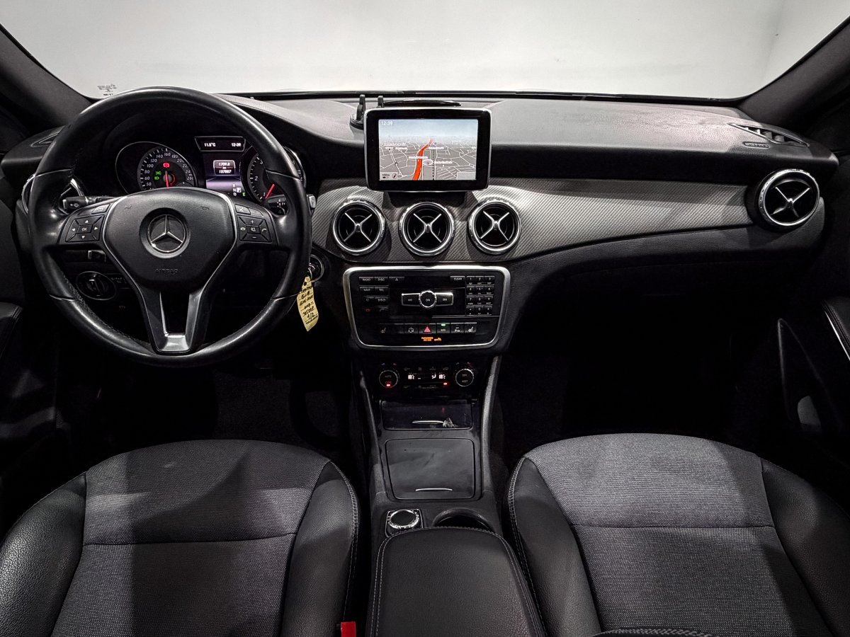 Foto Mercedes-Benz GLA 18