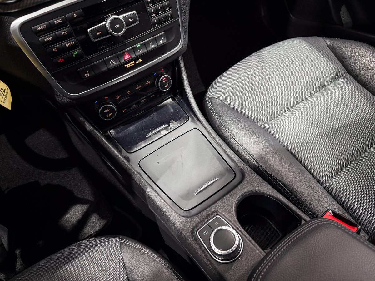 Foto Mercedes-Benz GLA 20