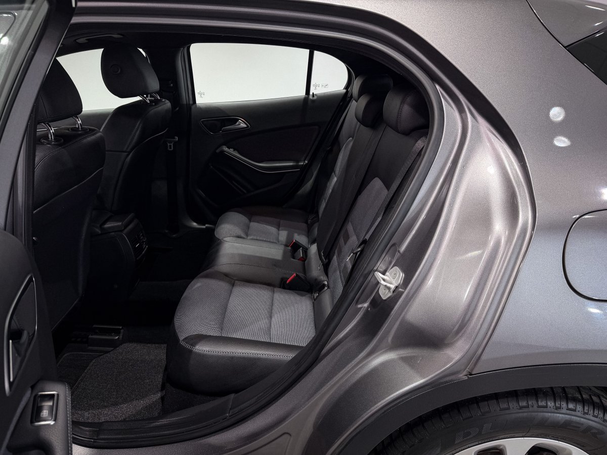 Foto Mercedes-Benz GLA 11