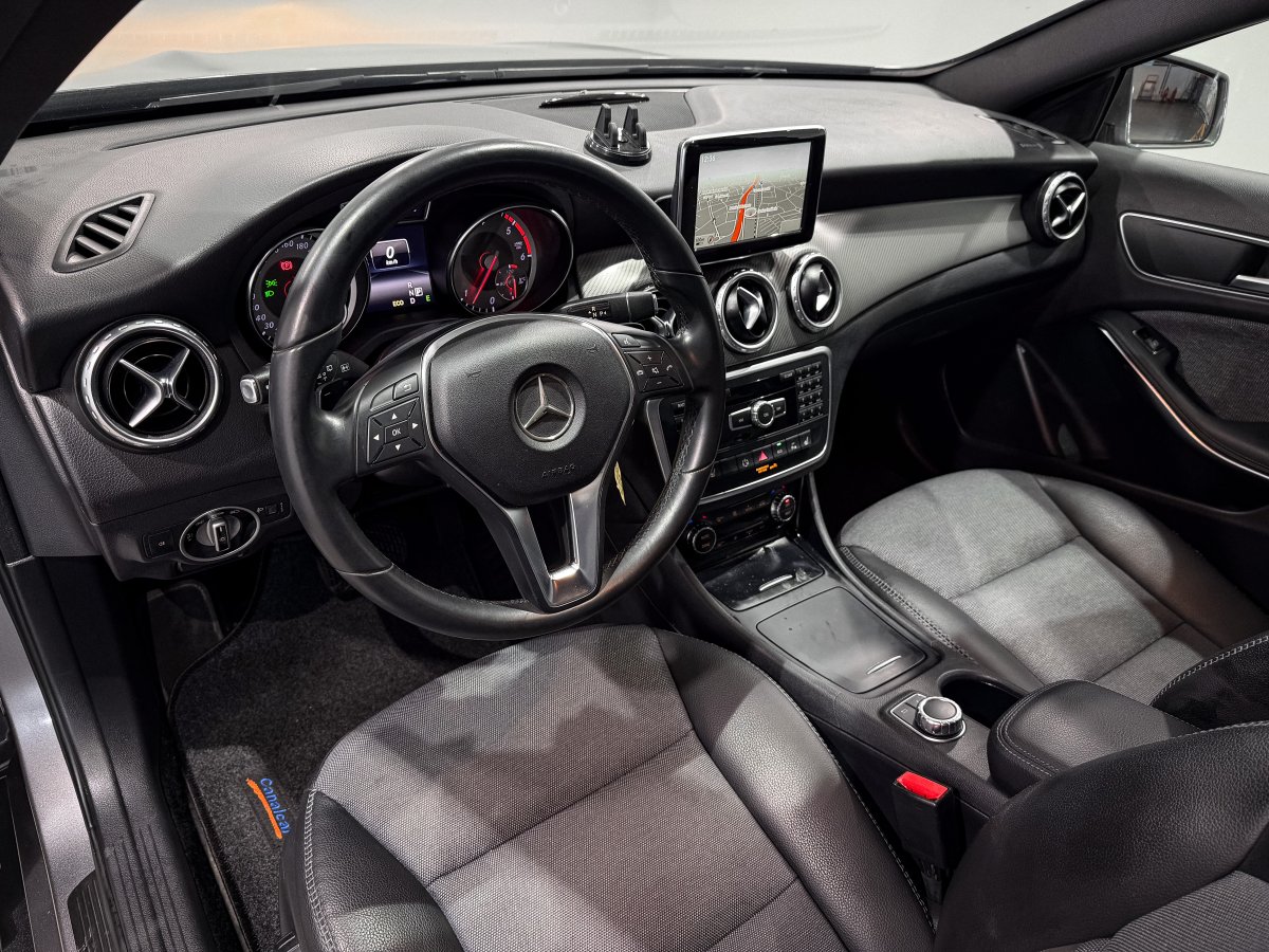 Foto Mercedes-Benz GLA 9