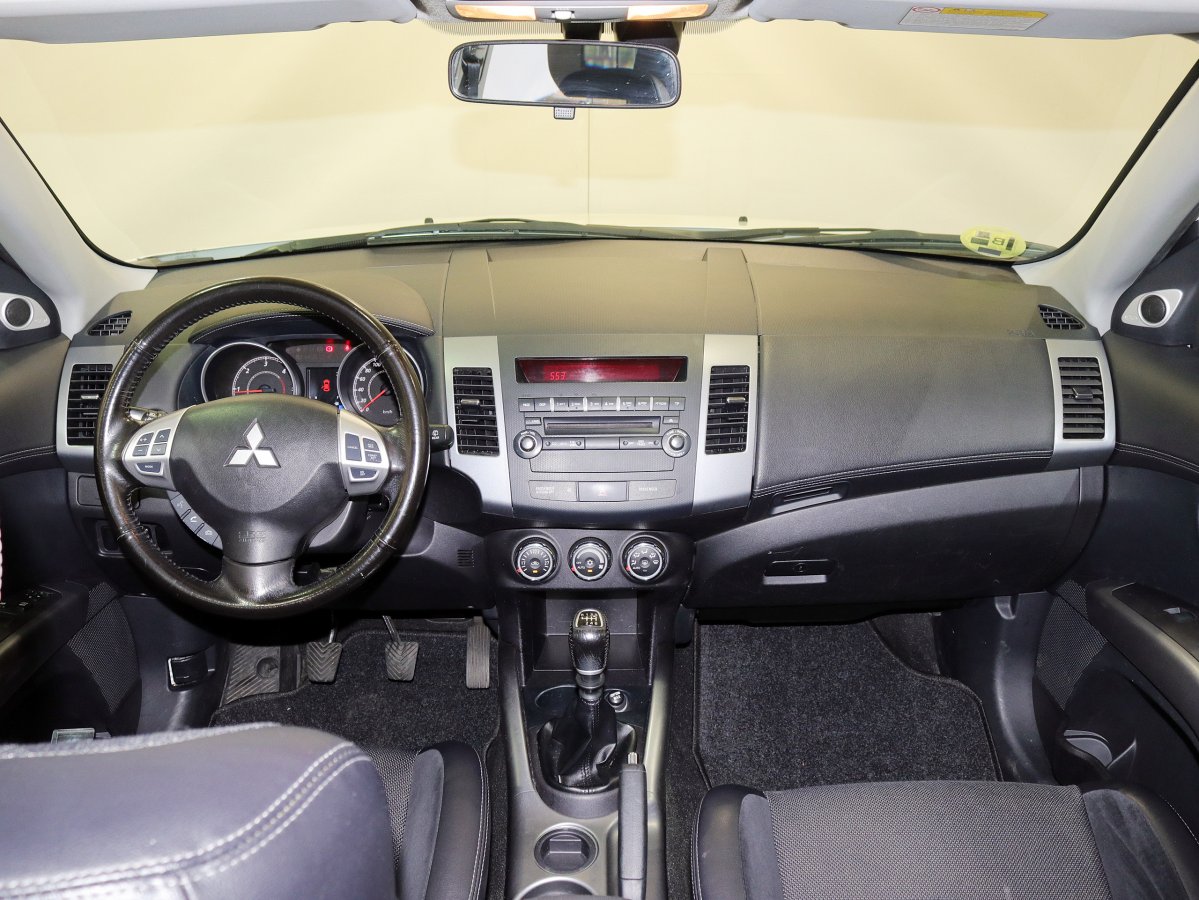 Foto Mitsubishi Outlander 21