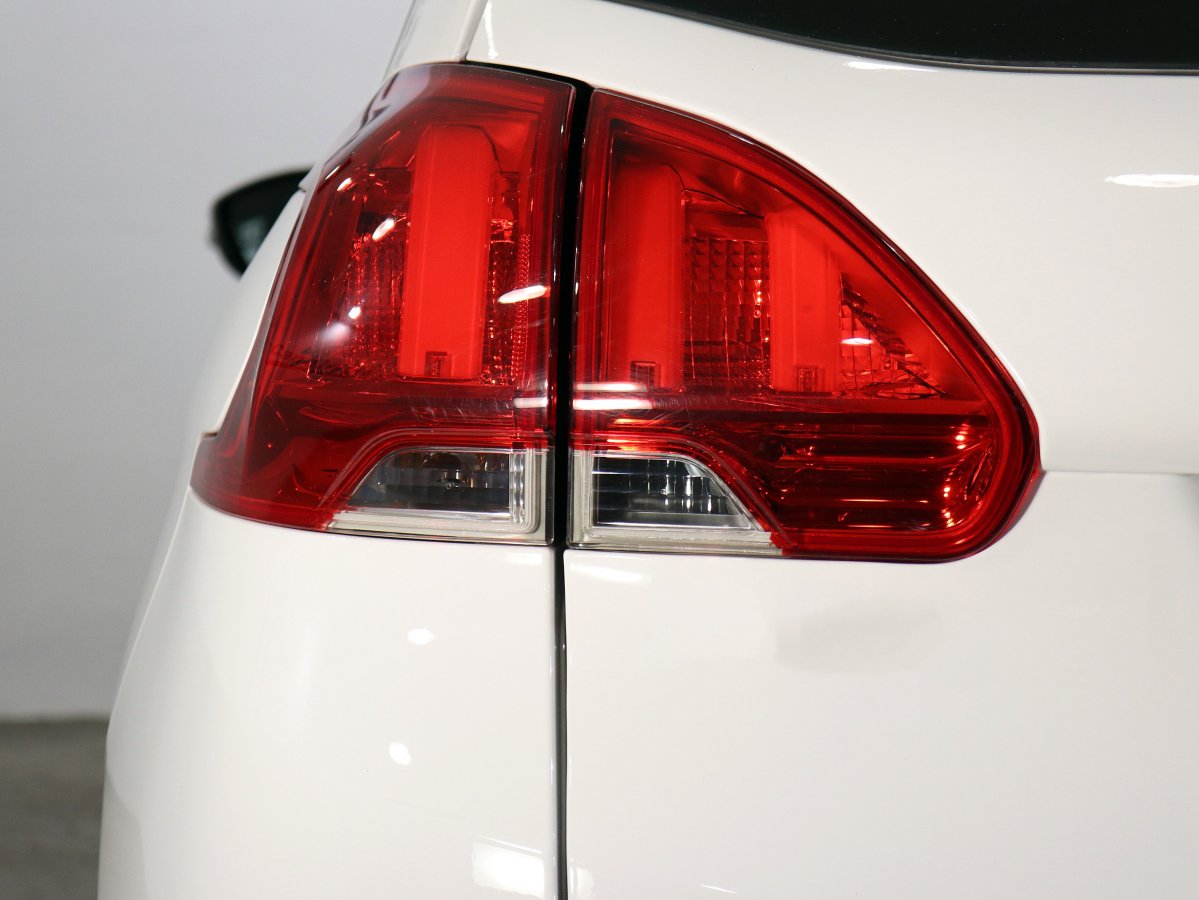 Foto Peugeot 2008 9
