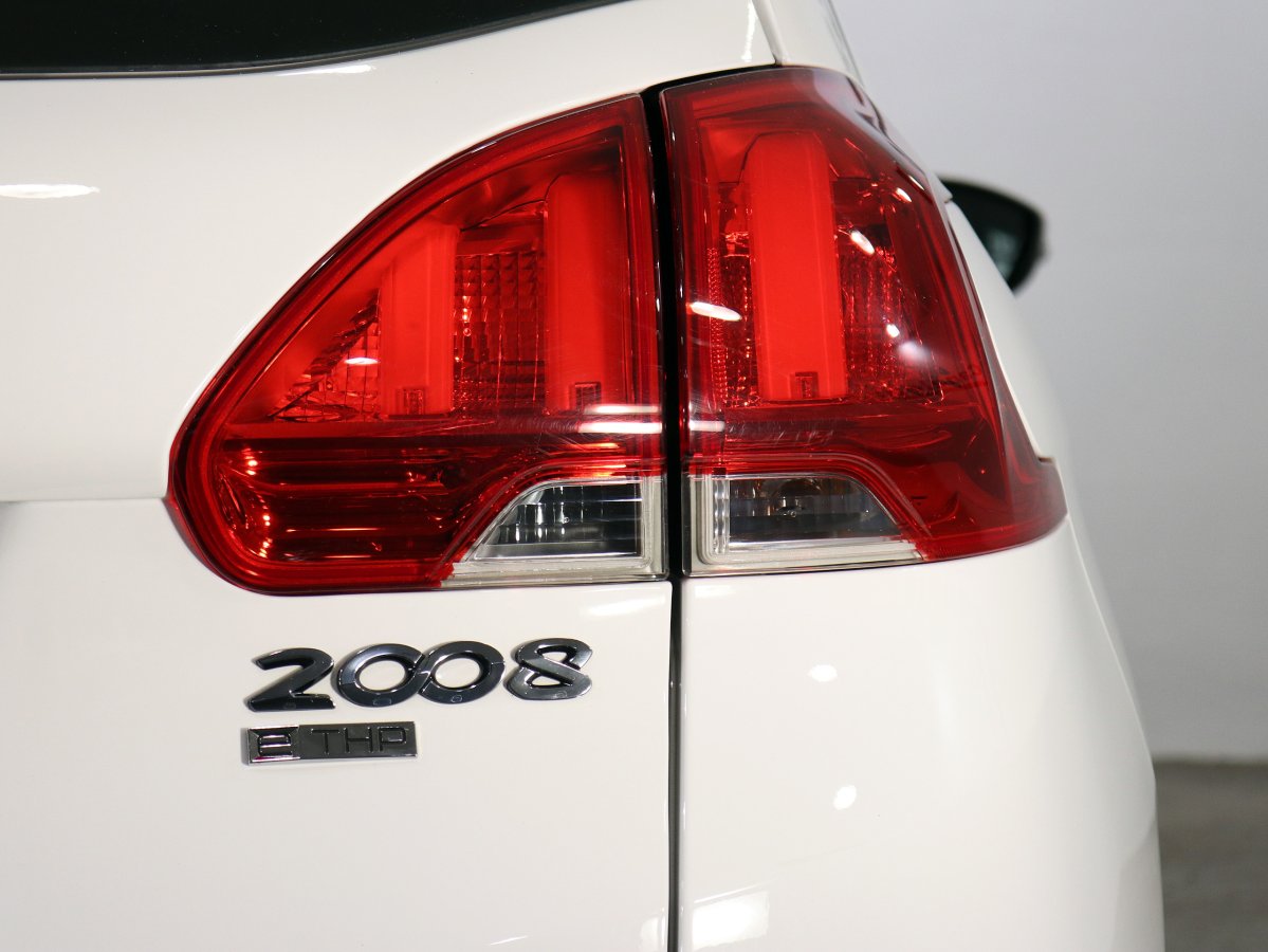 Foto Peugeot 2008 10