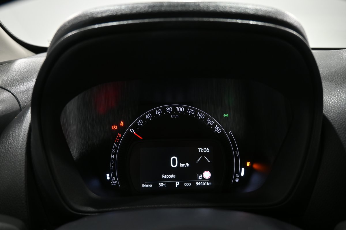 Foto Toyota Aygo X Cross 14