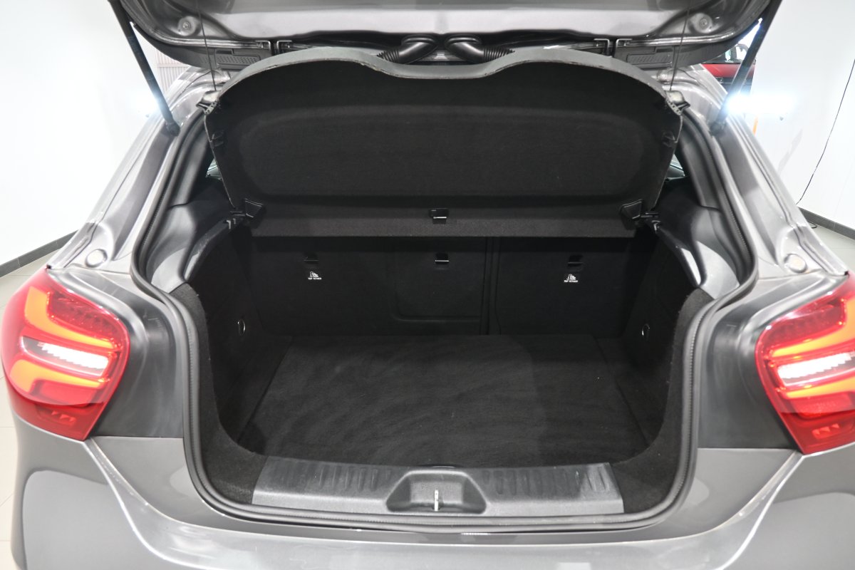 Foto Mercedes-Benz A 8
