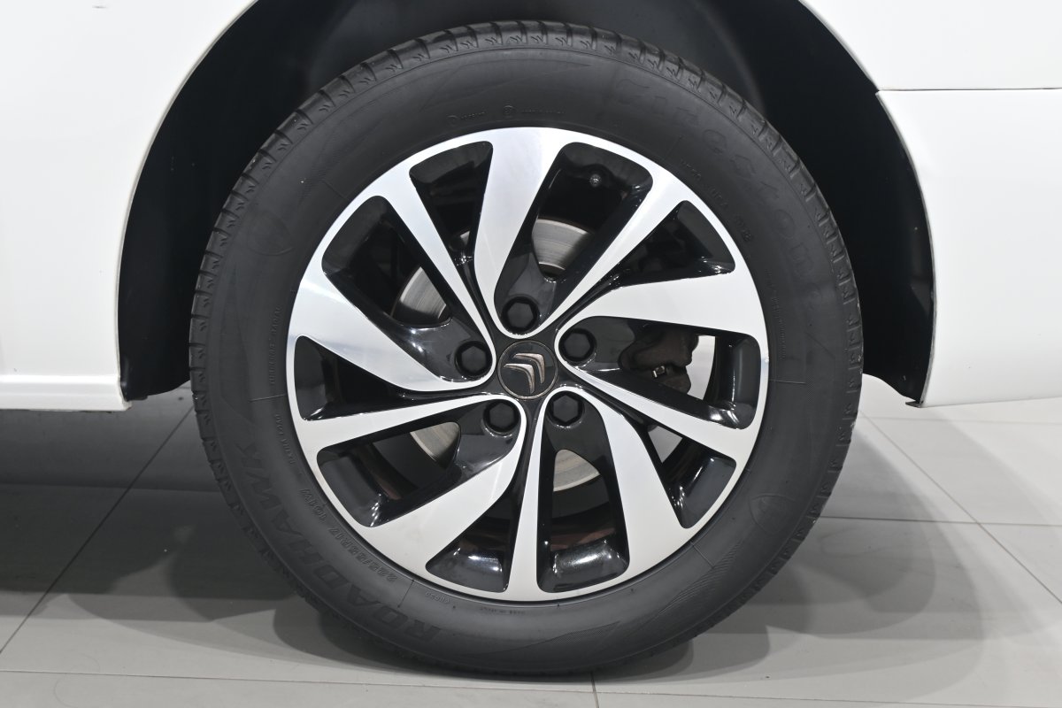 Foto Citroen SpaceTourer 26