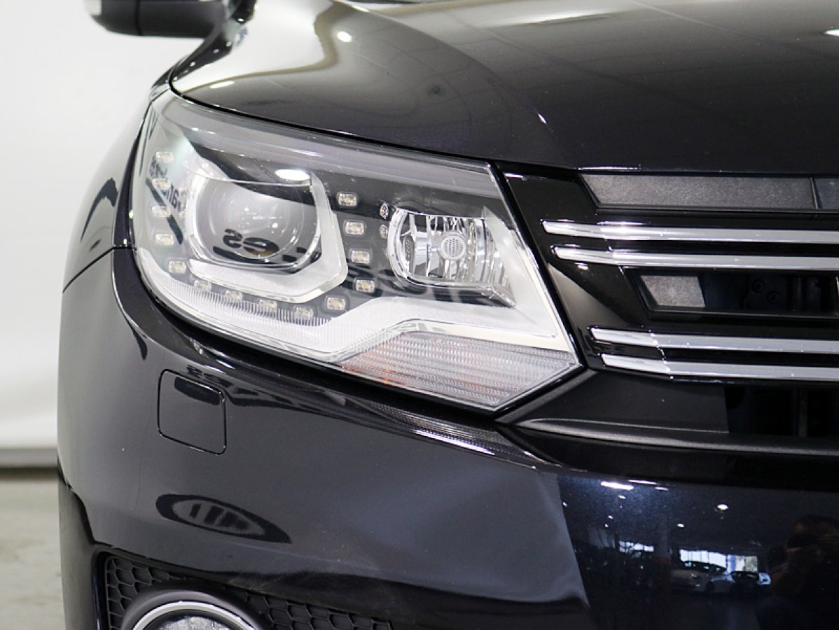 Foto Volkswagen Tiguan 11