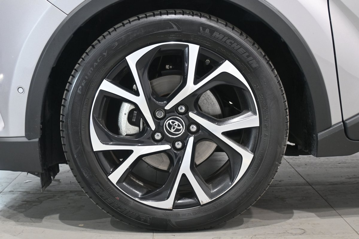Foto Toyota CH-R 29