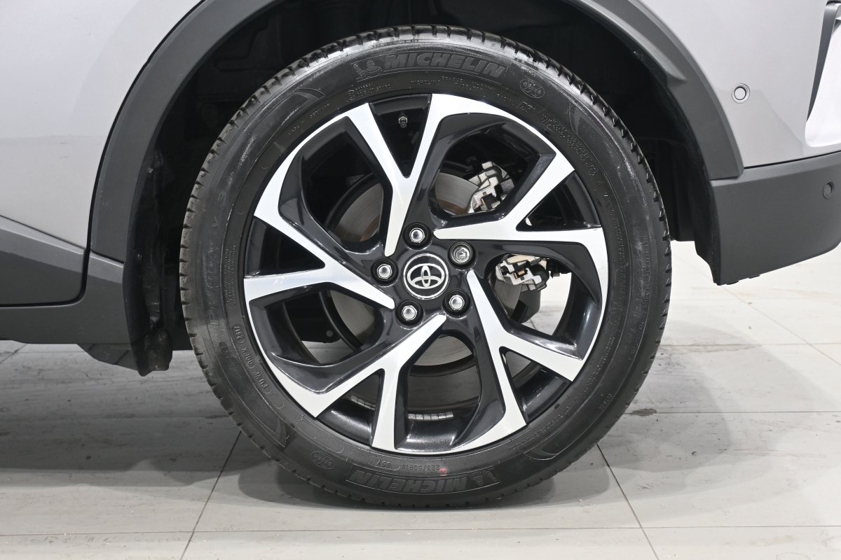 Foto Toyota CH-R 28