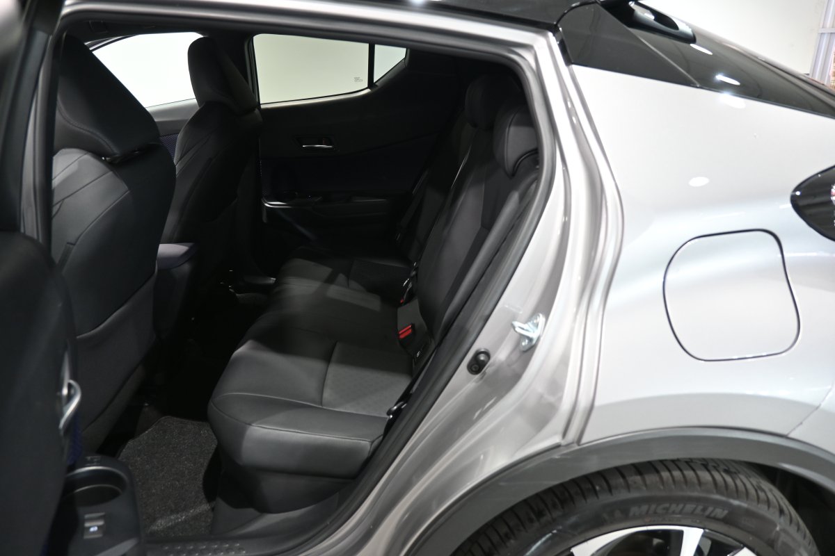 Foto Toyota CH-R 11
