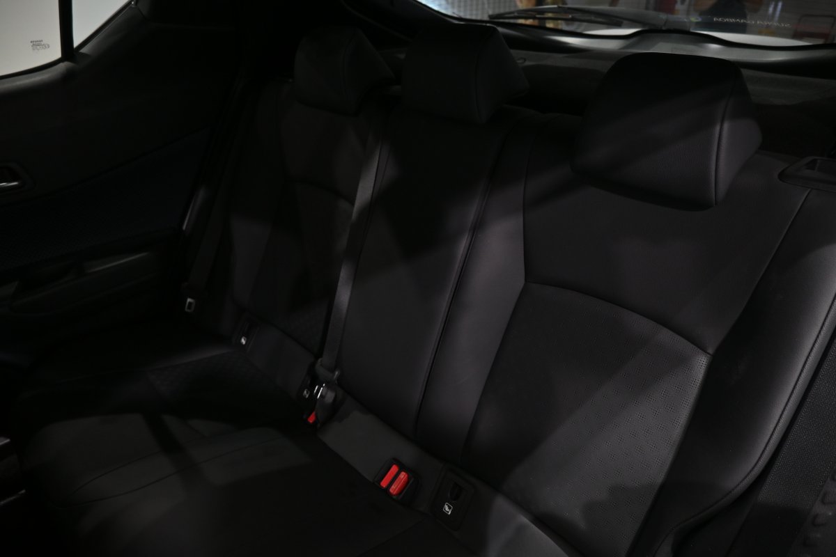 Foto Toyota CH-R 12