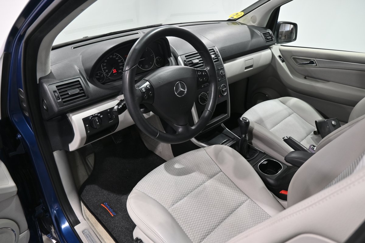 Foto Mercedes-Benz A 8