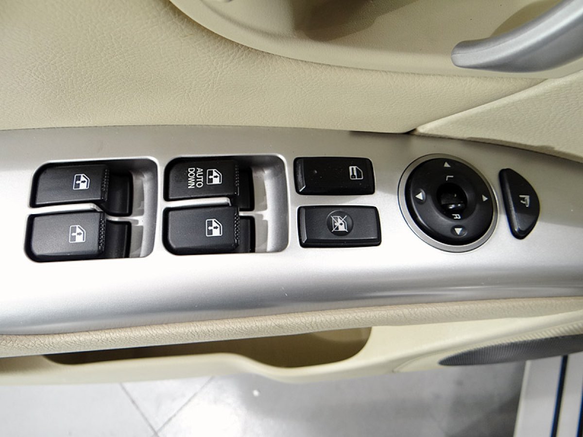 Foto Hyundai Santa Fe 28