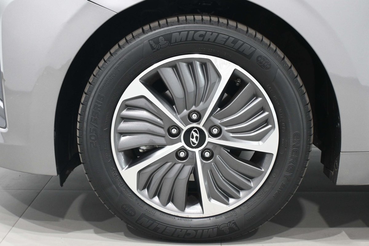 Foto Hyundai Ioniq 29
